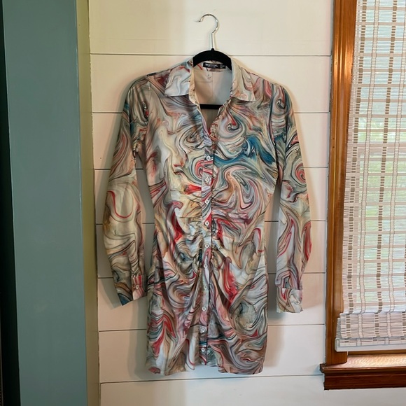 Marble ruched button front mini shirt dress - Picture 2 of 3